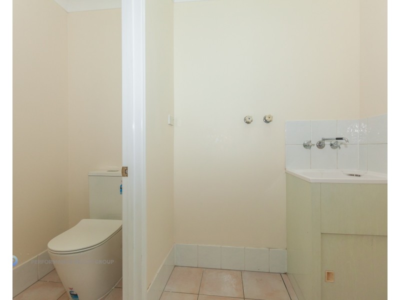 1/8 Hialeah Crescent, Helensvale QLD 4212