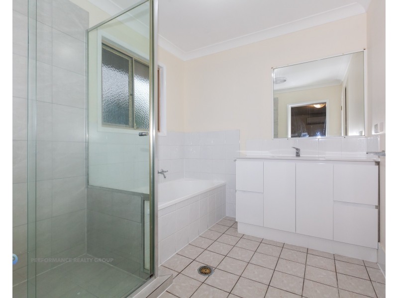 1/8 Hialeah Crescent, Helensvale QLD 4212