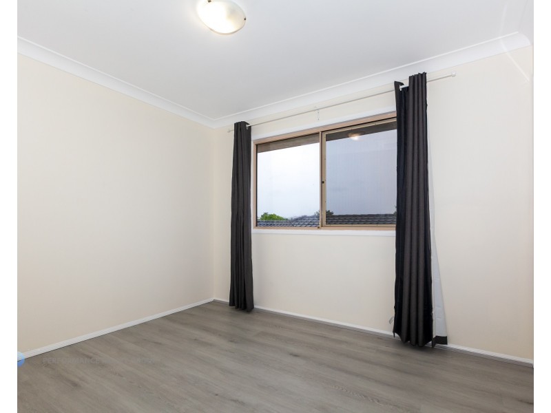 1/8 Hialeah Crescent, Helensvale QLD 4212