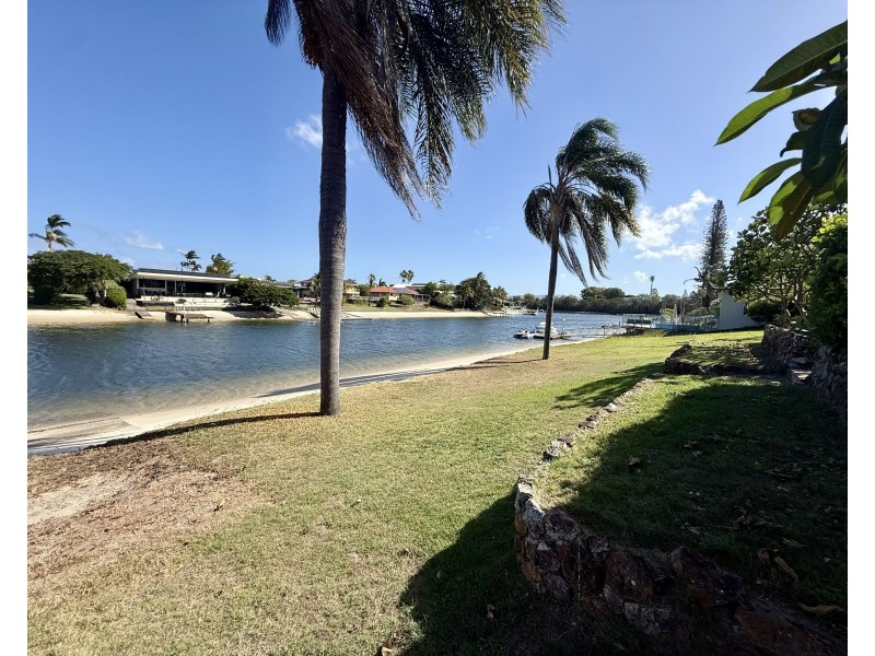 54 Markeri Street, Mermaid Waters QLD 4218
