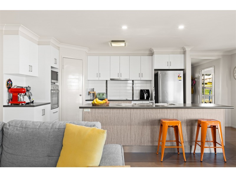 1 Leo Cl, Highfields QLD 4352