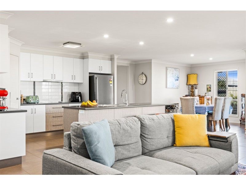 1 Leo Cl, Highfields QLD 4352