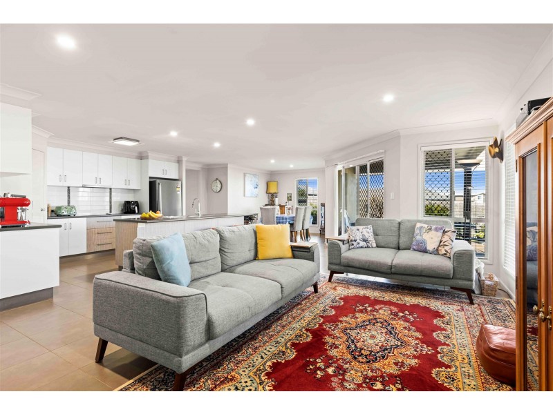 1 Leo Cl, Highfields QLD 4352