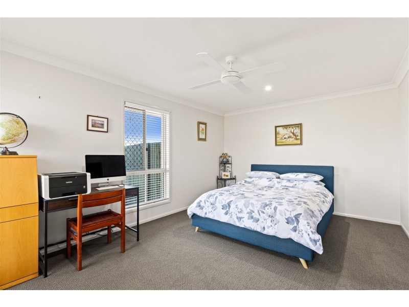 1 Leo Cl, Highfields QLD 4352