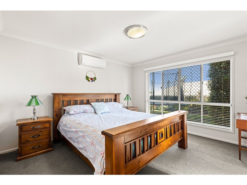 1 Leo Cl, Highfields QLD 4352