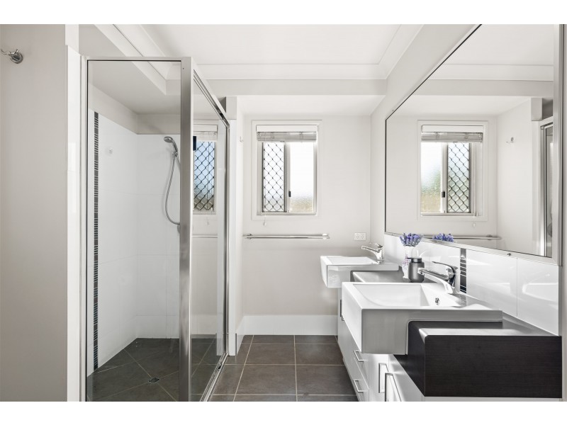 1 Leo Cl, Highfields QLD 4352