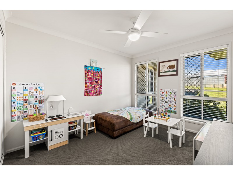 1 Leo Cl, Highfields QLD 4352