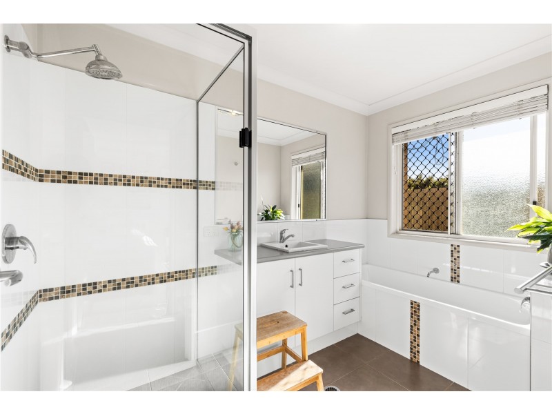 1 Leo Cl, Highfields QLD 4352