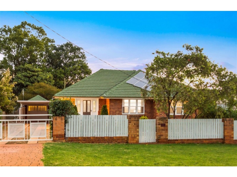 12 Robinson Street, North Toowoomba QLD 4350