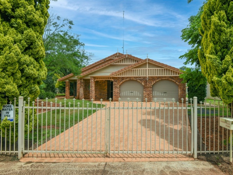 35 Highfields Road, Highfields QLD 4352