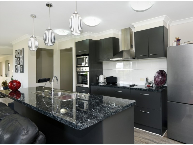 4 Curlew Street, Meringandan West QLD 4352