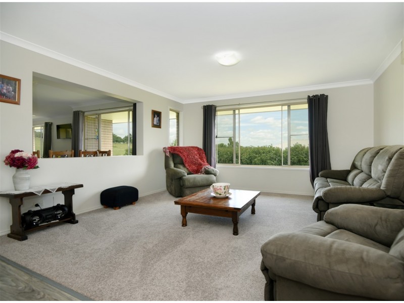 4 Curlew Street, Meringandan West QLD 4352