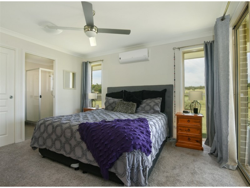 4 Curlew Street, Meringandan West QLD 4352