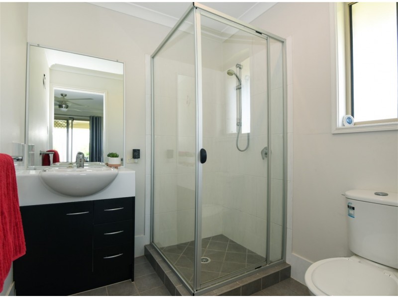 4 Curlew Street, Meringandan West QLD 4352