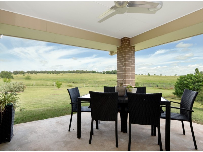 4 Curlew Street, Meringandan West QLD 4352