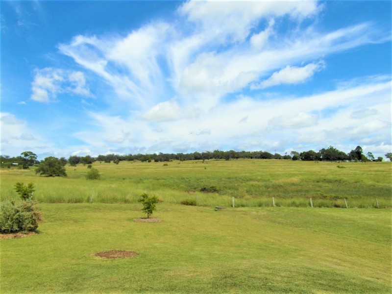 4 Curlew Street, Meringandan West QLD 4352