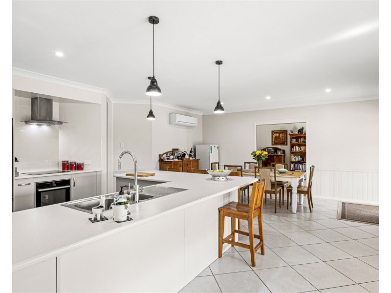 6 Eastwood Place, Highfields QLD 4352