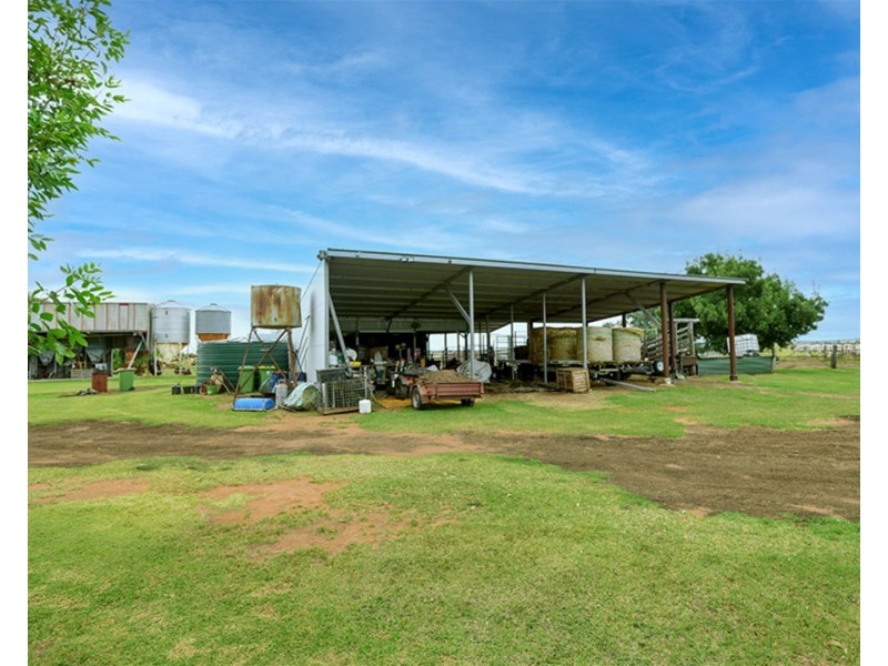 12371 Warrego Highway, Oakey QLD 4401