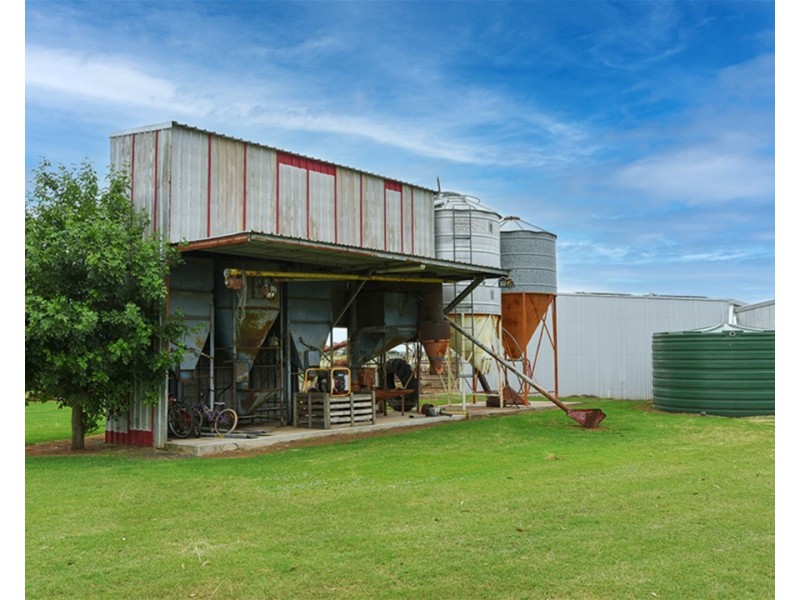 12371 Warrego Highway, Oakey QLD 4401