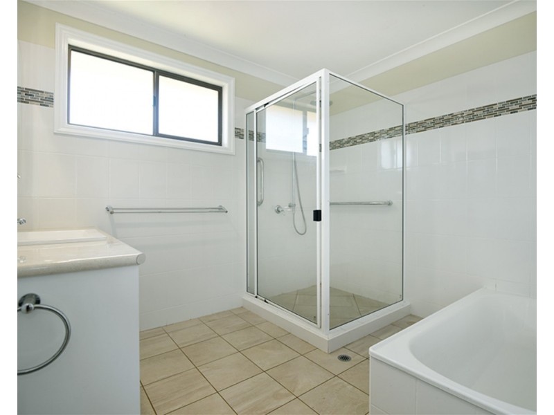13963 New England Highway, Greenmount East QLD 4359