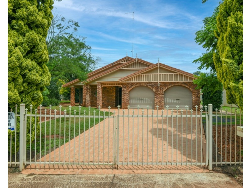 35 Highfields Road, Highfields QLD 4352