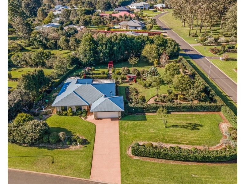 10 McLachlan Drive, Highfields QLD 4352