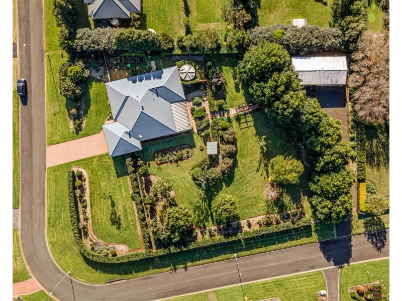 10 McLachlan Drive, Highfields QLD 4352
