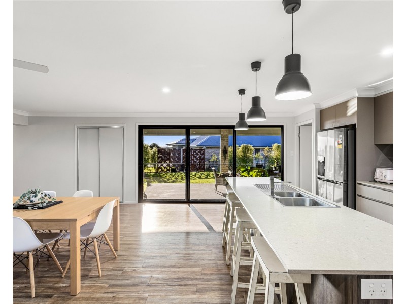 33 Lilly Avenue, Cawdor QLD 4352
