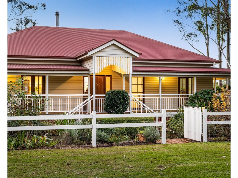 5 Whispering Pines Drive, Highfields QLD 4352