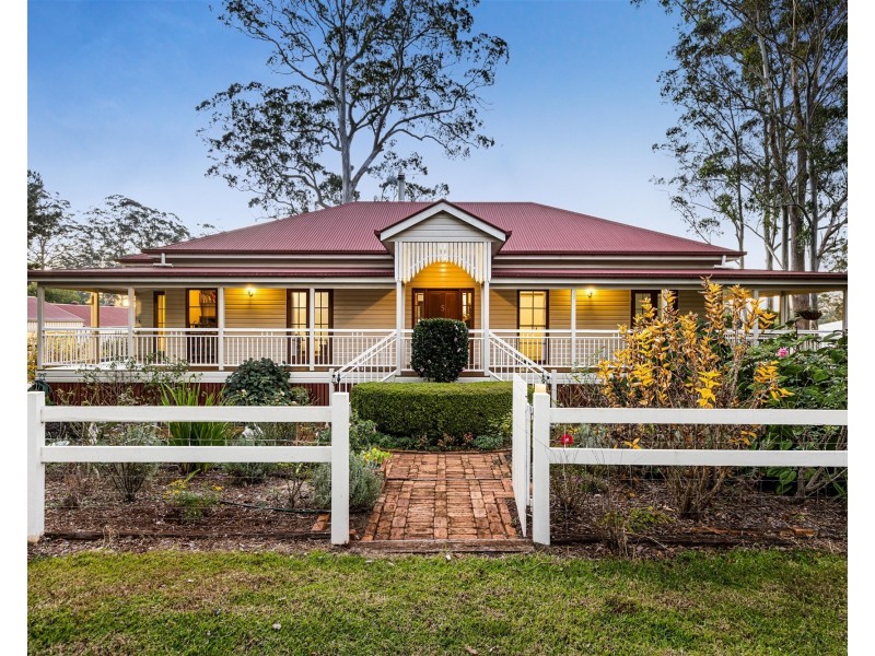 5 Whispering Pines Drive, Highfields QLD 4352