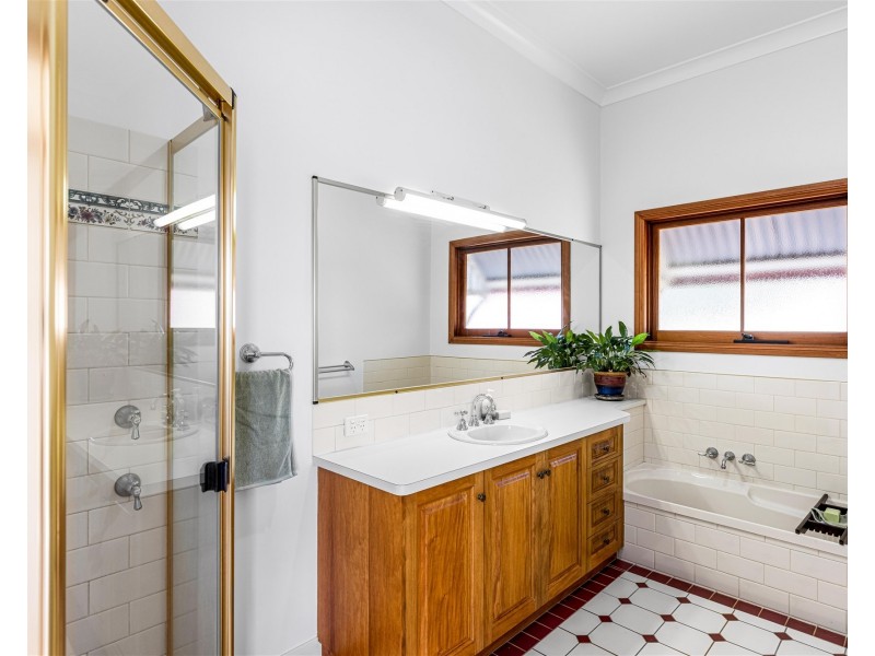 5 Whispering Pines Drive, Highfields QLD 4352