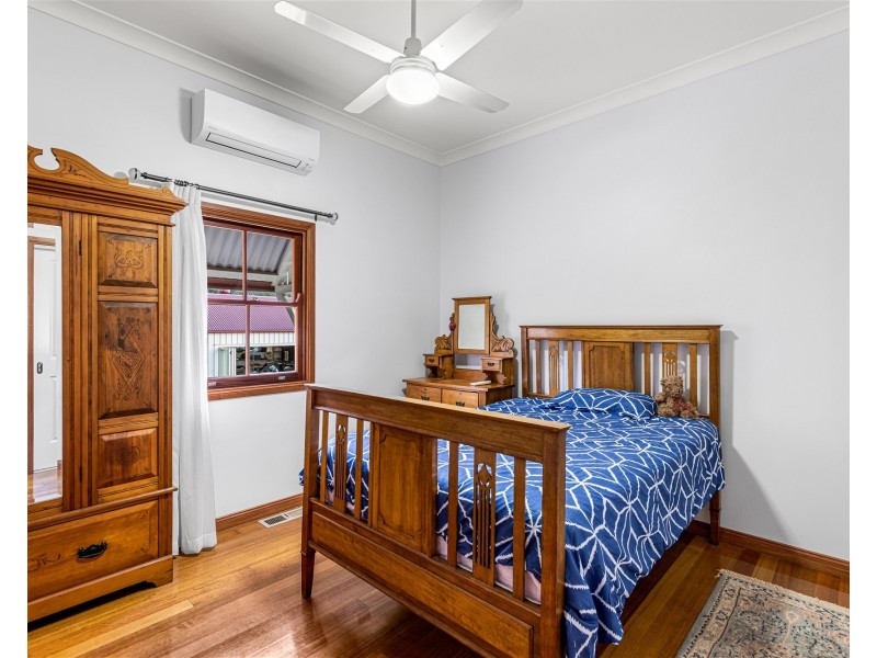 5 Whispering Pines Drive, Highfields QLD 4352