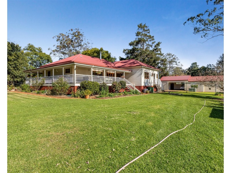 5 Whispering Pines Drive, Highfields QLD 4352
