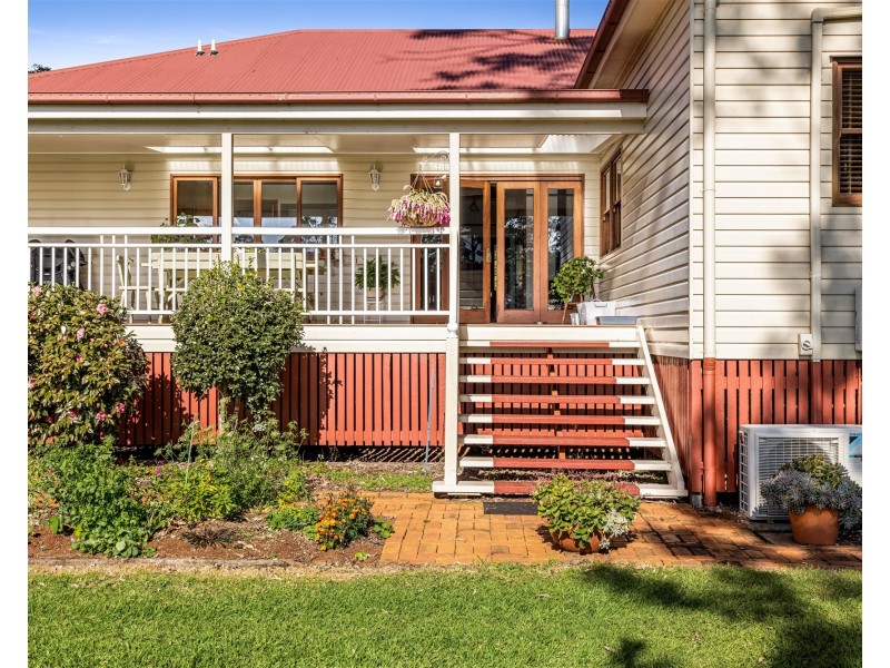 5 Whispering Pines Drive, Highfields QLD 4352