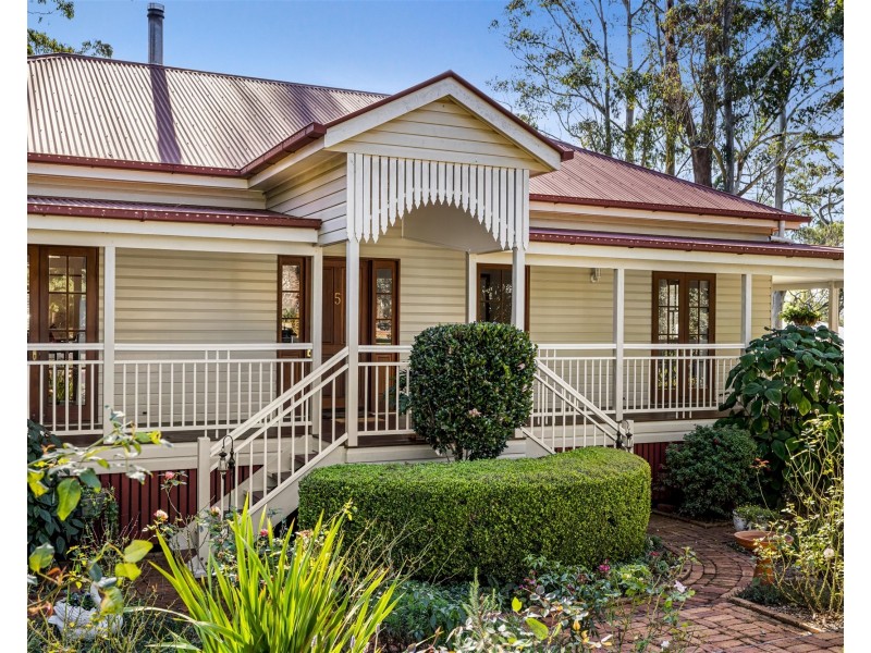 5 Whispering Pines Drive, Highfields QLD 4352
