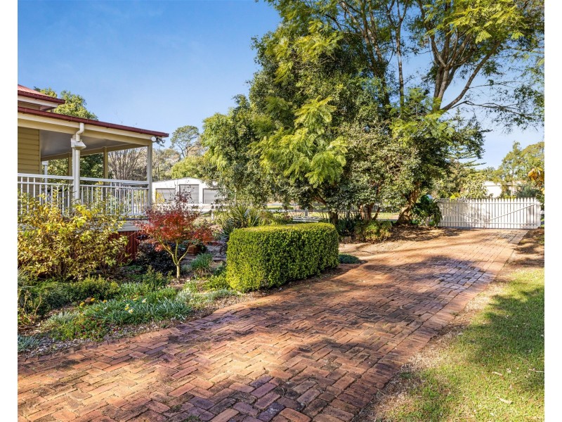 5 Whispering Pines Drive, Highfields QLD 4352