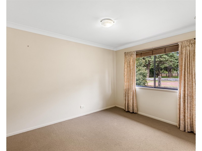 42 Highfields Road, Highfields QLD 4352