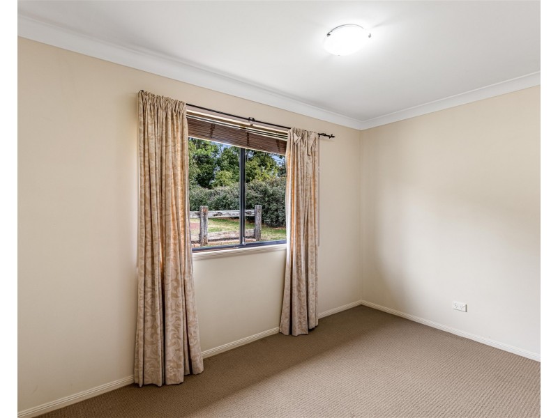 42 Highfields Road, Highfields QLD 4352