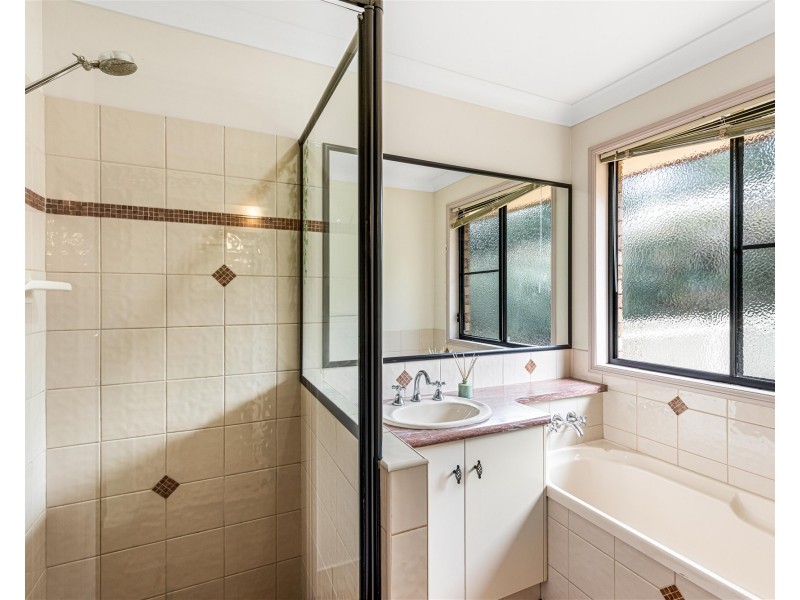 42 Highfields Road, Highfields QLD 4352