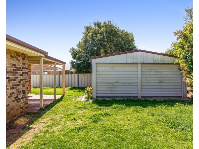 25 Biscay  Crescent, Glenvale QLD 4350