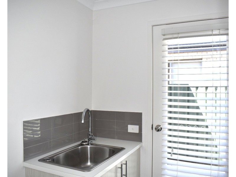 16 Clarcoll Crescent South, Kangaroo Flat VIC 3555