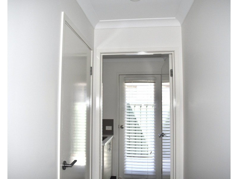16 Clarcoll Crescent South, Kangaroo Flat VIC 3555