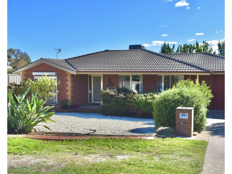 2 David Court, Kennington VIC 3550