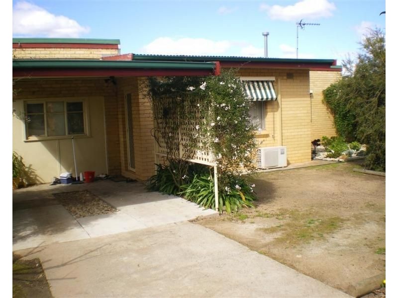 2/86 Racecourse Road, Ascot VIC 3551