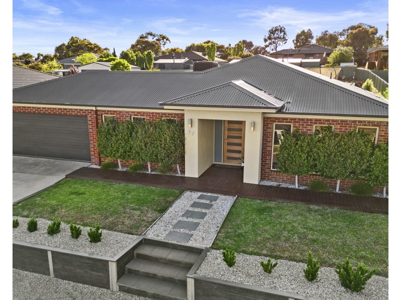 37 Highland Way, Maiden Gully VIC 3551