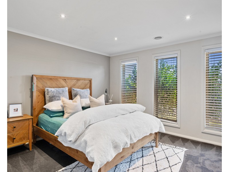 37 Highland Way, Maiden Gully VIC 3551