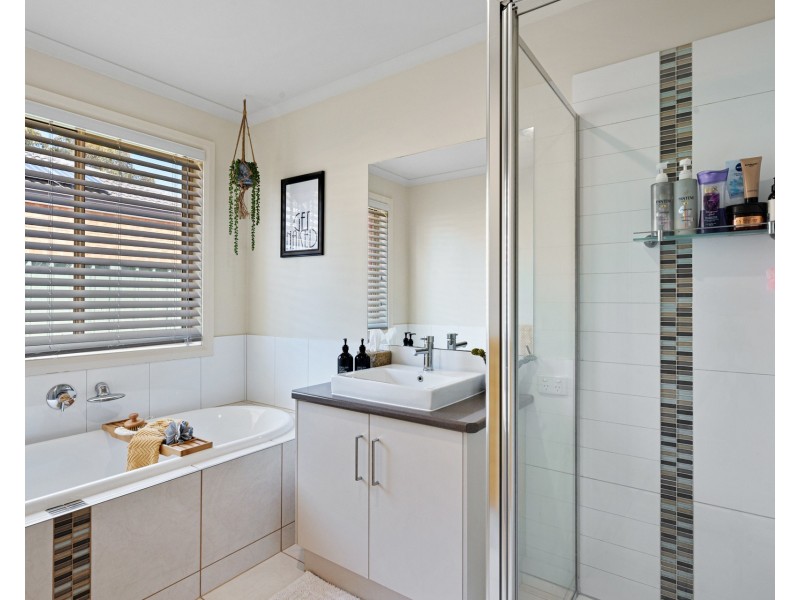 37 Highland Way, Maiden Gully VIC 3551