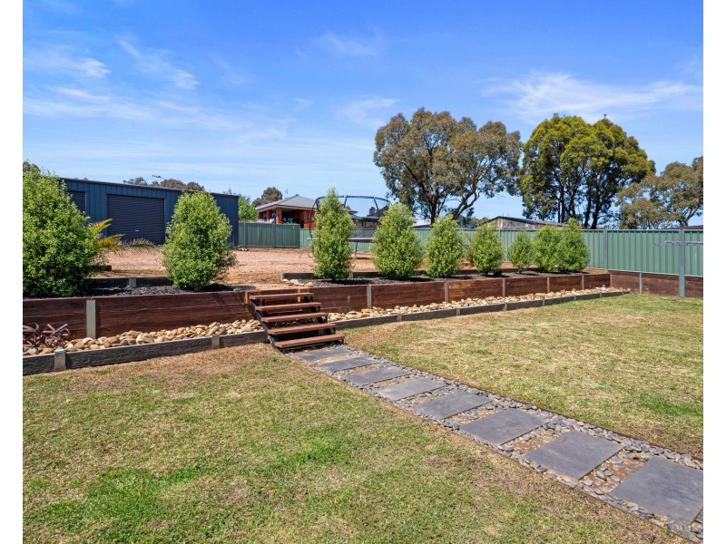 37 Highland Way, Maiden Gully VIC 3551