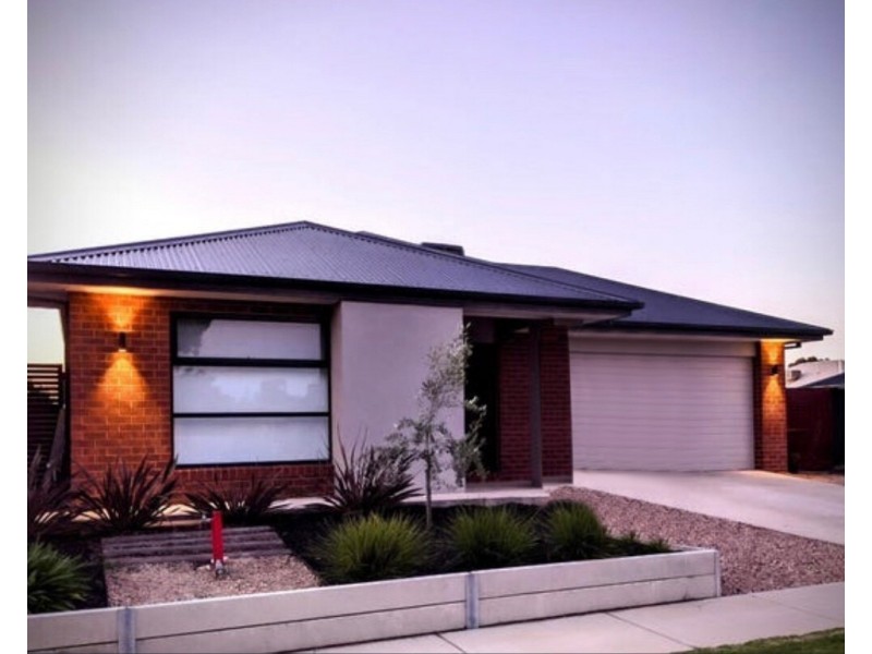 13 Priest Street, White Hills VIC 3550