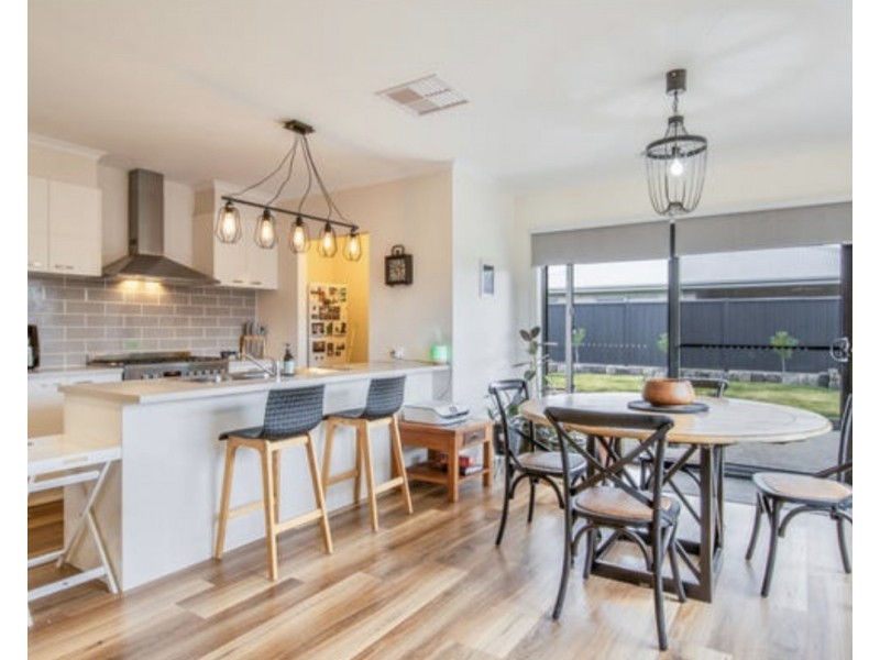 13 Priest Street, White Hills VIC 3550